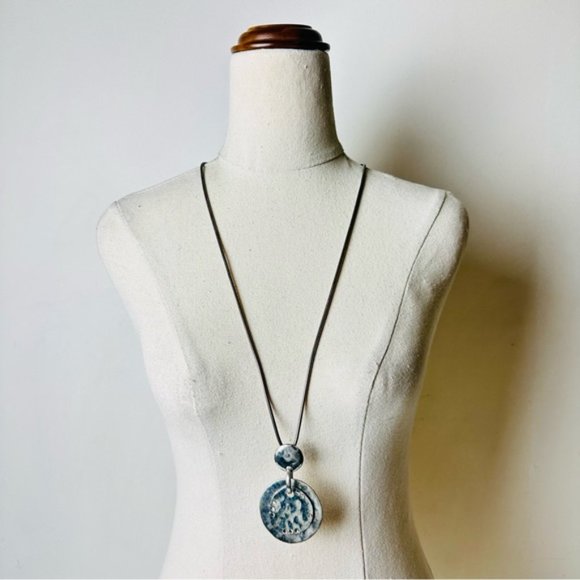 Lovisa Hammered Style Chunky Pendant With A Long Statement Necklace - Picture 4 of 9